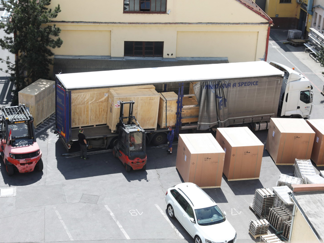 Photos Shipping Department
